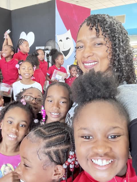 Naomi V. Dunsen-White surrounded by young readers during a group selfie
